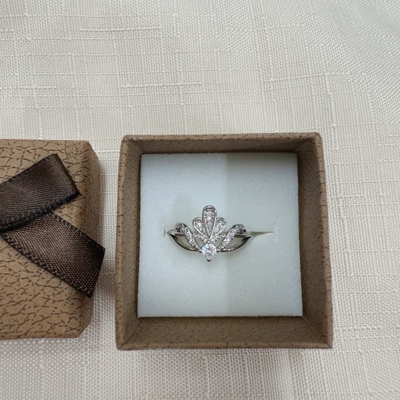 Crown-Inspired Adjustable Ring – Non-Tarnish Silver - Picture 3 of 4
